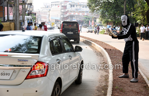 Novel protest by Mallikatte  2